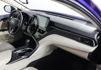 Подержанный автомобиль Toyota Camry Sedan 2021 года (10 фото)