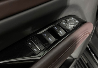 Подержанный автомобиль Cadillac Escalade Suv 2022 года (21 фото)