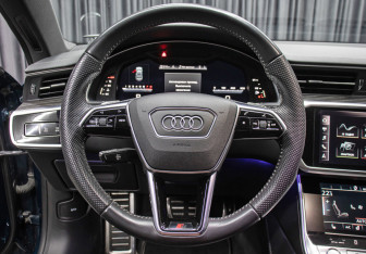Подержанный автомобиль Audi A7 2019 года (17 фото)