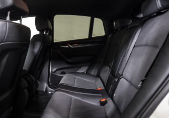 Подержанный автомобиль BMW X4 2017 года (13 фото)