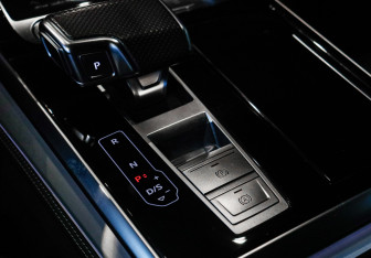 Подержанный автомобиль Audi Q8 2019 года (39 фото)