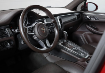 Подержанный автомобиль Porsche Macan 2017 года (14 фото)