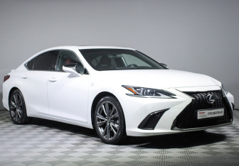 Подержанный автомобиль Lexus ES 2019 года (3 фото)