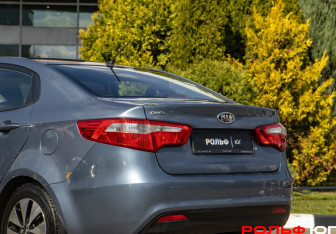 Подержанный автомобиль Kia Rio Sedan 2012 года (16 фото)