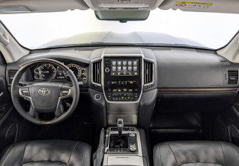 Подержанный автомобиль Toyota Land Cruiser Suv 2019 года (14 фото)