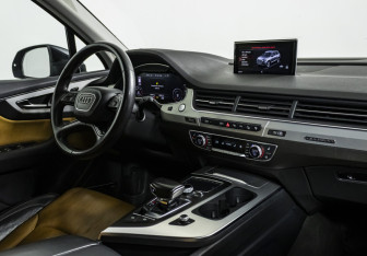 Подержанный автомобиль Audi Q7 2016 года (9 фото)