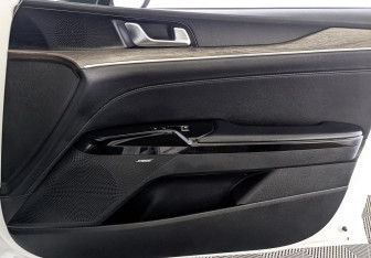 Подержанный автомобиль Kia K5 2021 года (25 фото)