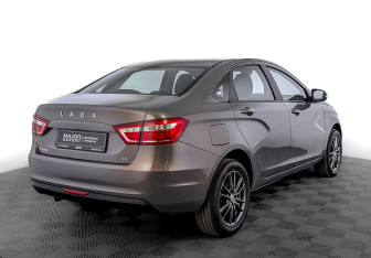 Подержанный автомобиль LADA (ВАЗ) Vesta Sedan 2018 года (5 фото)