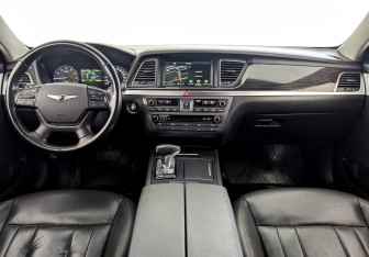 Подержанный автомобиль Genesis G80 2017 года (14 фото)