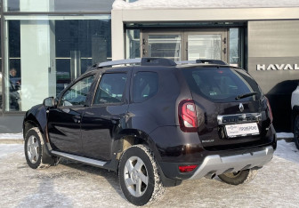 Подержанный автомобиль Renault Duster 2015 года (7 фото)