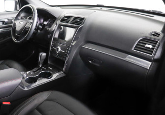 Подержанный автомобиль Ford Explorer 2019 года (7 фото)