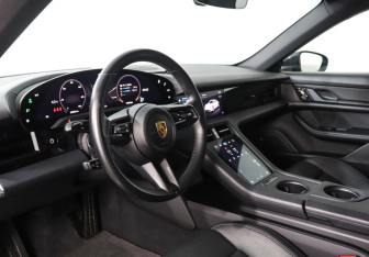 Подержанный автомобиль Porsche Taycan 2021 года (13 фото)