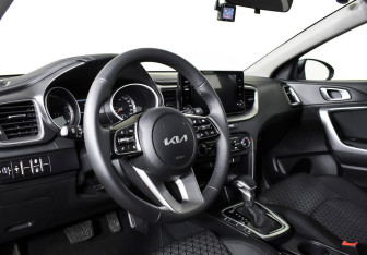 Подержанный автомобиль Kia Ceed Hatchback 2022 года (11 фото)