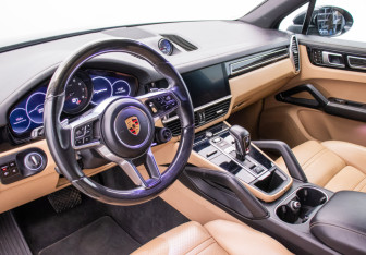 Подержанный автомобиль Porsche Cayenne 2018 года (10 фото)
