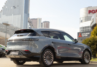 Подержанный автомобиль Voyah Free 2022 года (4 фото)