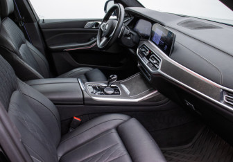 Подержанный автомобиль BMW X7 2022 года (9 фото)