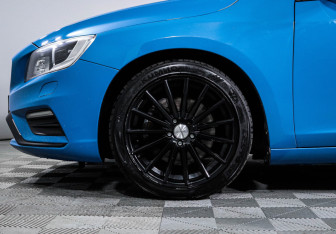 Подержанный автомобиль Volvo S60 2014 года (15 фото)