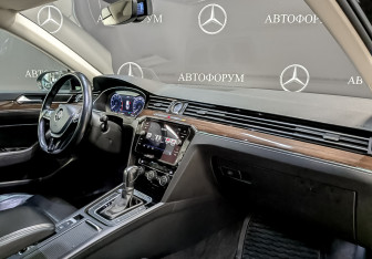 Подержанный автомобиль Volkswagen Passat Sedan 2018 года (11 фото)