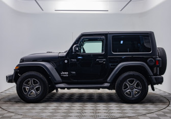 Подержанный автомобиль Jeep Wrangler 2018 года (2 фото)