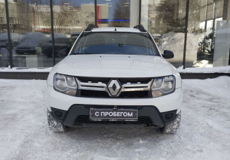 Подержанный автомобиль Renault Duster 2017 года (2 фото)