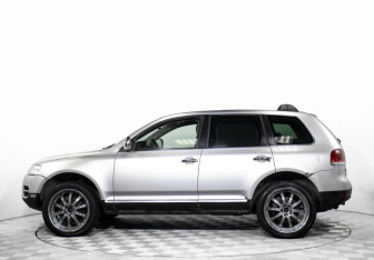 Подержанный автомобиль Volkswagen Touareg 2004 года (8 фото)