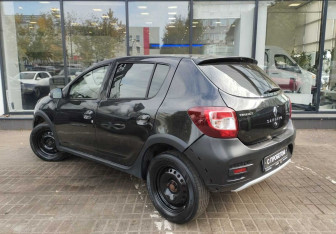 Подержанный автомобиль Renault Sandero 2019 года (6 фото)