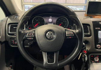 Подержанный автомобиль Volkswagen Touareg 2014 года (14 фото)