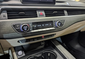 Подержанный автомобиль Audi A4 Sedan 2019 года (28 фото)