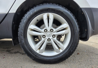Подержанный автомобиль Hyundai ix35 2012 года (18 фото)