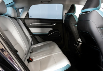 Подержанный автомобиль Geely Emgrand 2023 года (18 фото)