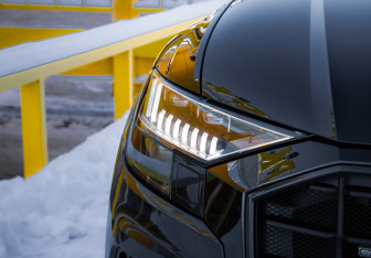 Подержанный автомобиль Audi Q8 2021 года (13 фото)