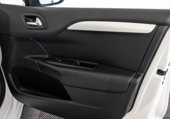 Подержанный автомобиль Citroen C4 Sedan 2018 года (25 фото)
