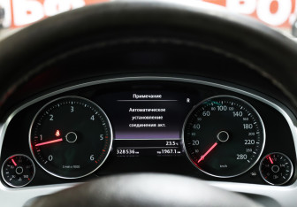 Подержанный автомобиль Volkswagen Touareg 2011 года (13 фото)