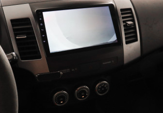 Подержанный автомобиль Mitsubishi Outlander 2008 года (9 фото)