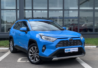Подержанный автомобиль Toyota RAV4 2020 года (3 фото)