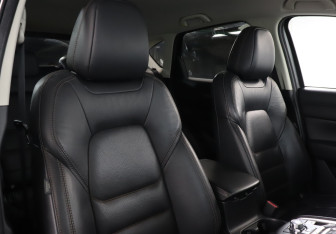 Подержанный автомобиль Mazda CX-5 2018 года (16 фото)