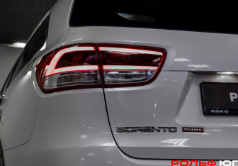 Подержанный автомобиль Kia Sorento 2017 года (24 фото)
