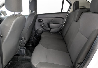 Подержанный автомобиль Renault Logan Sedan 2018 года (18 фото)