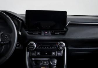 Подержанный автомобиль Toyota RAV4 2024 года (13 фото)