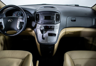 Подержанный автомобиль Hyundai H-1 2018 года (12 фото)