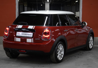 Подержанный автомобиль MINI Hatch 2016 года (5 фото)