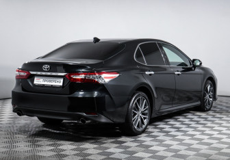Подержанный автомобиль Toyota Camry Sedan 2023 года (5 фото)