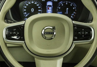 Подержанный автомобиль Volvo XC60 2019 года (12 фото)