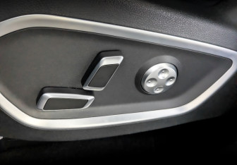 Подержанный автомобиль Geely Tugella 2024 года (20 фото)