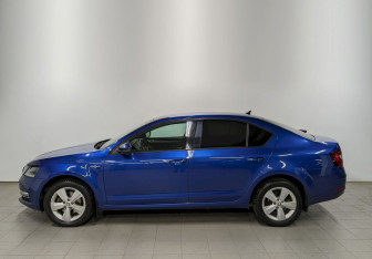 Подержанный автомобиль Skoda Octavia Liftback 2019 года (8 фото)
