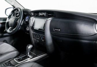 Подержанный автомобиль Toyota Fortuner 2021 года (7 фото)