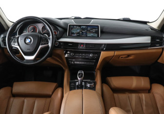 Подержанный автомобиль BMW X6 2015 года (10 фото)