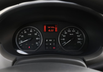Подержанный автомобиль Renault Sandero 2014 года (12 фото)