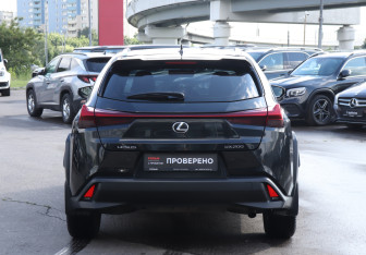 Подержанный автомобиль Lexus UX 2019 года (6 фото)