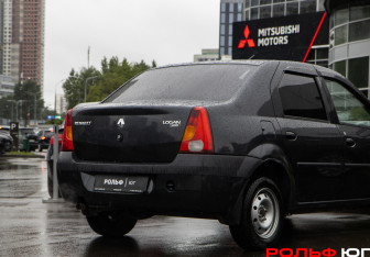 Подержанный автомобиль Renault Logan Sedan 2008 года (15 фото)